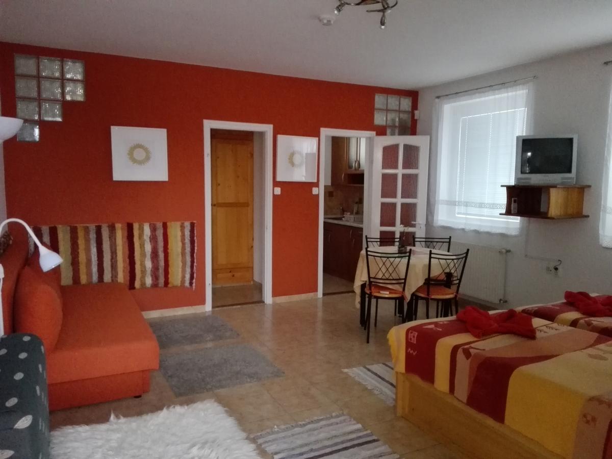 Ottó Panzió Villány Esterno foto